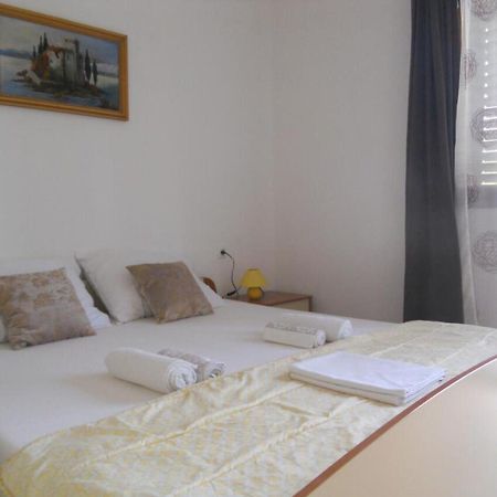 Apartments Ivo - With Terrace Супетарска Драга Екстериор снимка