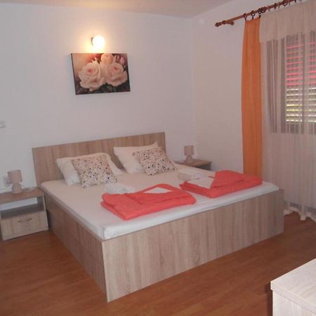 Apartments Ivo - With Terrace Супетарска Драга Екстериор снимка